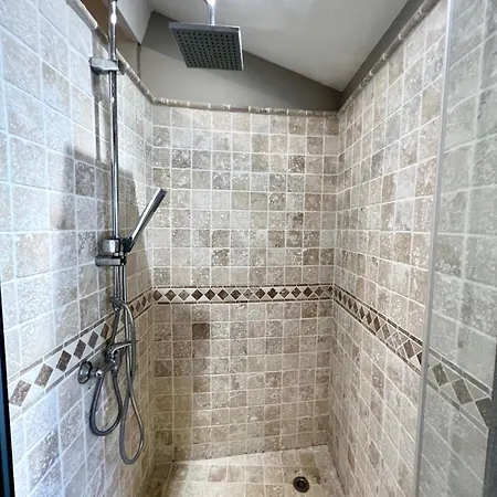 Dependance De 40m2 Avec Piscine A Guest house Arles