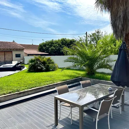 Dependance De 40m2 Avec Piscine A Guest house Arles
